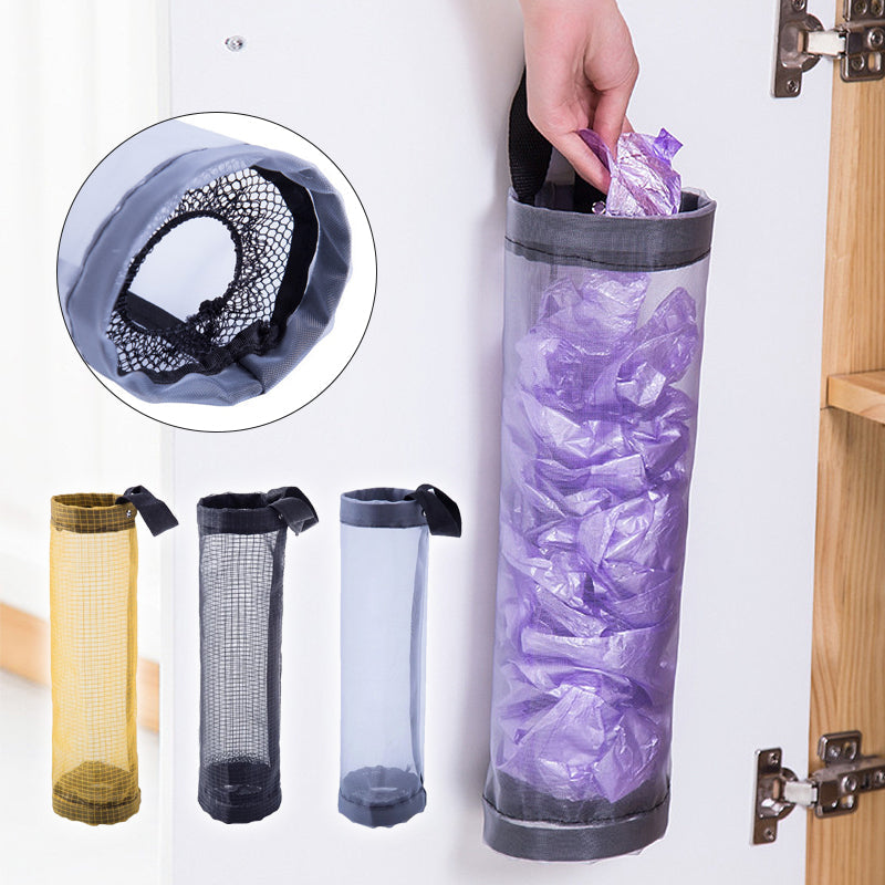 "Hängande plastpåsarrangör i återvinningsbart nät, grå, organiserar plastpåsar, miljövänlig köksförvaring, stilren design."