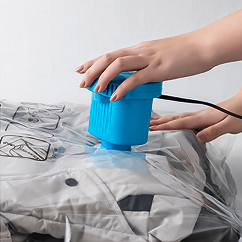 "Hängande vakuumpåsar för klädförvaring, transparent design med 5 öglor, skyddar kläder från damm och fukt, 120x60 cm."