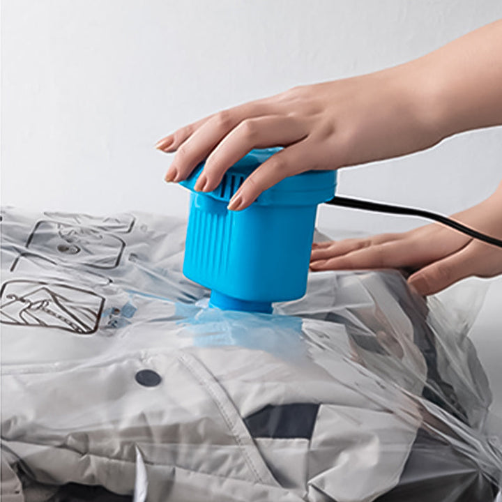 "Hängande vakuumpåsar för klädförvaring, transparent design med 5 öglor, skyddar kläder från damm och fukt, 120x60 cm."