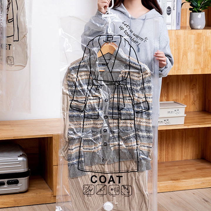 "Hängande vakuumpåsar för klädförvaring, transparent design med 5 öglor, skyddar kläder från damm och fukt, 120x60 cm."