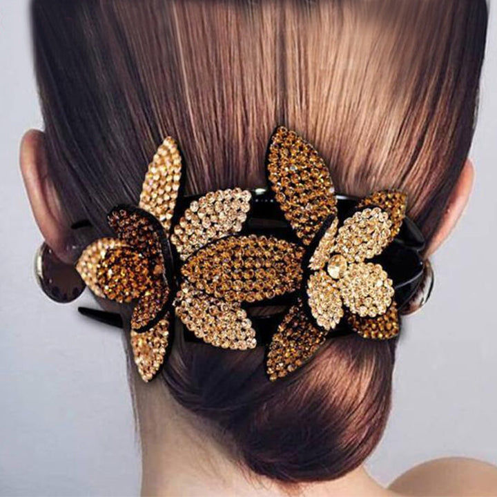 "Hårklämma med strass och dubbla blommor för kvinnor, elegant design med glittrande detaljer i olika färger."