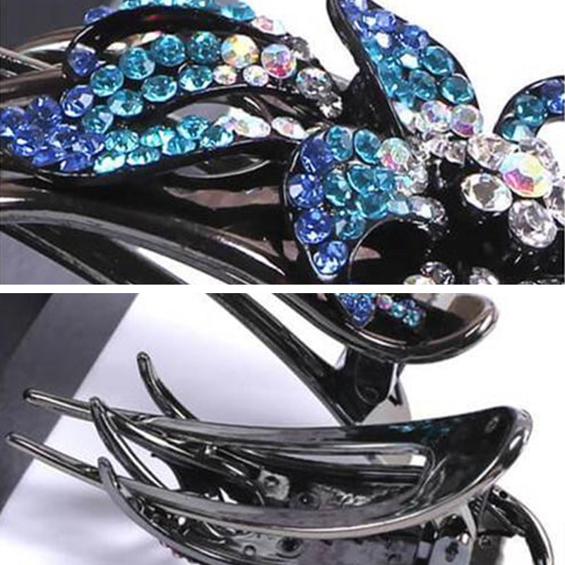 "Hårklämma med strass och dubbla blommor för kvinnor, elegant design med glittrande detaljer i olika färger."