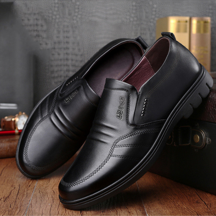 Bruna herr loafers, slip-on modell Adam. Perfekta smartcasual skor med vadderad sula för stil & komfort.