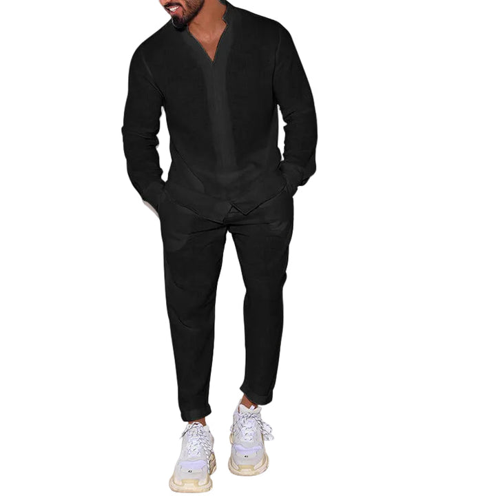 Herr avslappnat set med långärmad kaki skjorta och matchande byxor, perfekt för höstmode.