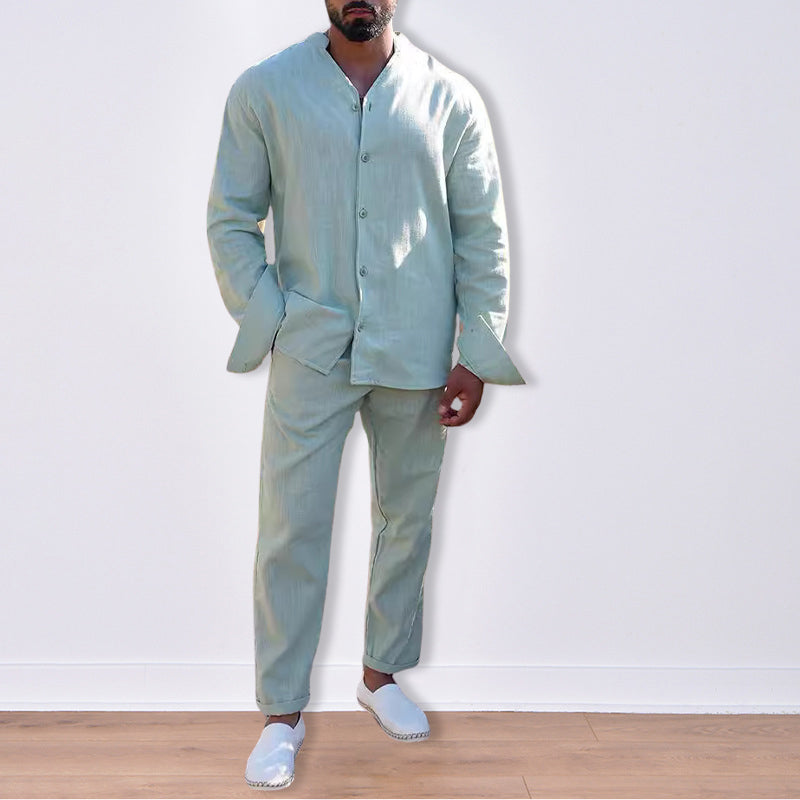 Trendigt herr avslappnat skjorta- och byxset i blått, perfekt för en bekväm vardagslook.
