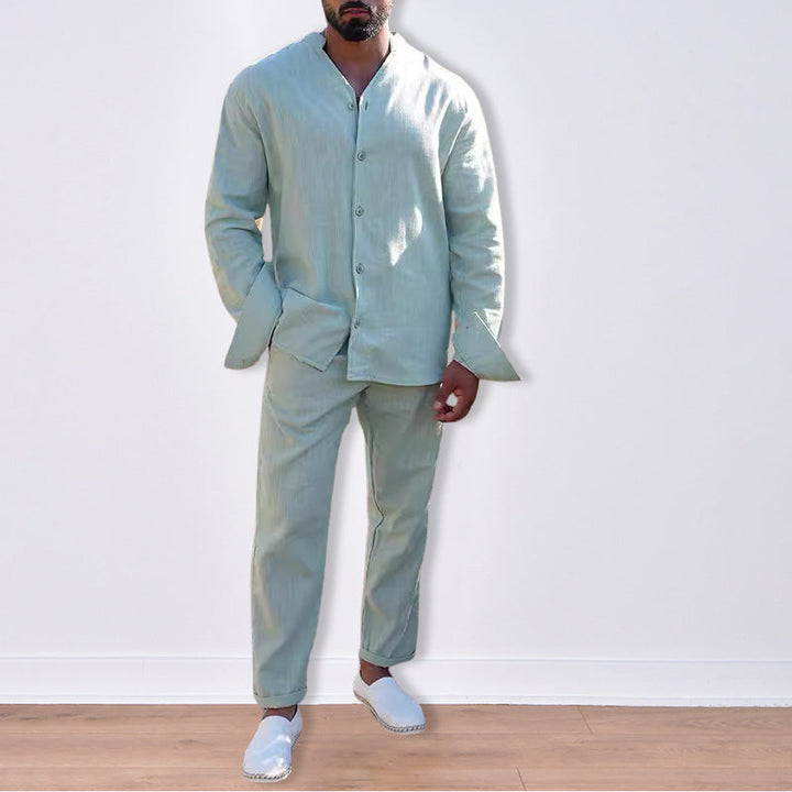 Trendigt herr avslappnat skjorta- och byxset i blått, perfekt för en bekväm vardagslook.