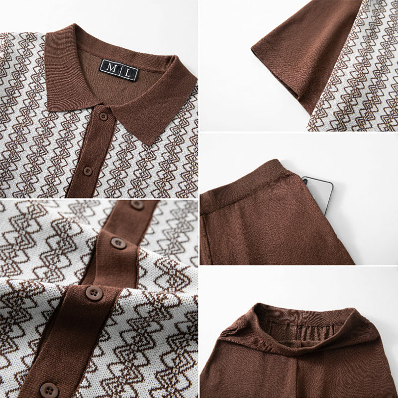 Modell visar blått geometriskt mönstrat kortärmat herrset, bekvämt för sommar och strand – komplett outfit.