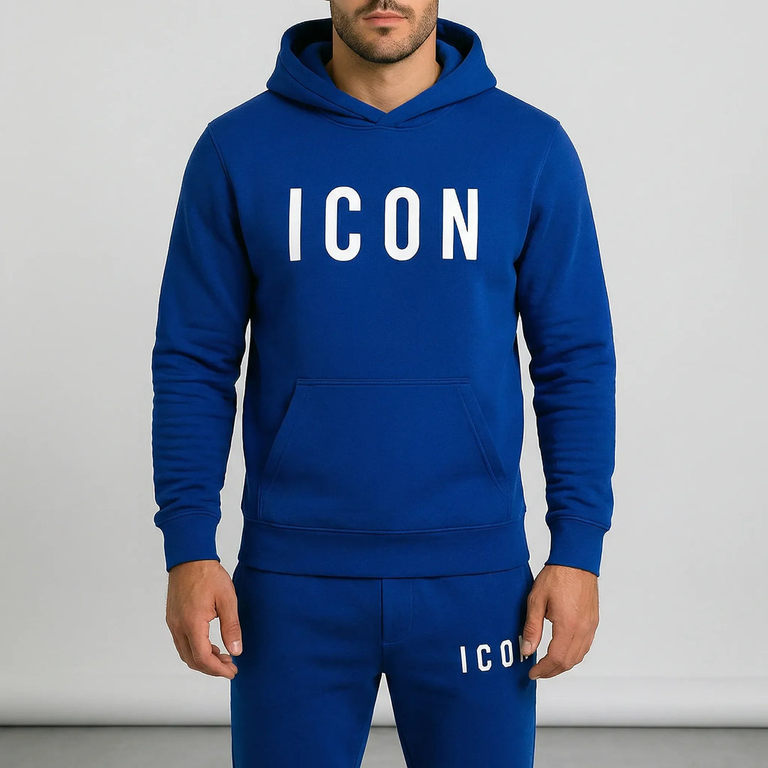 Avslappnat herr set för fritid, med varm hoodie och bekväma joggingbyxor. Höst/vintermode.