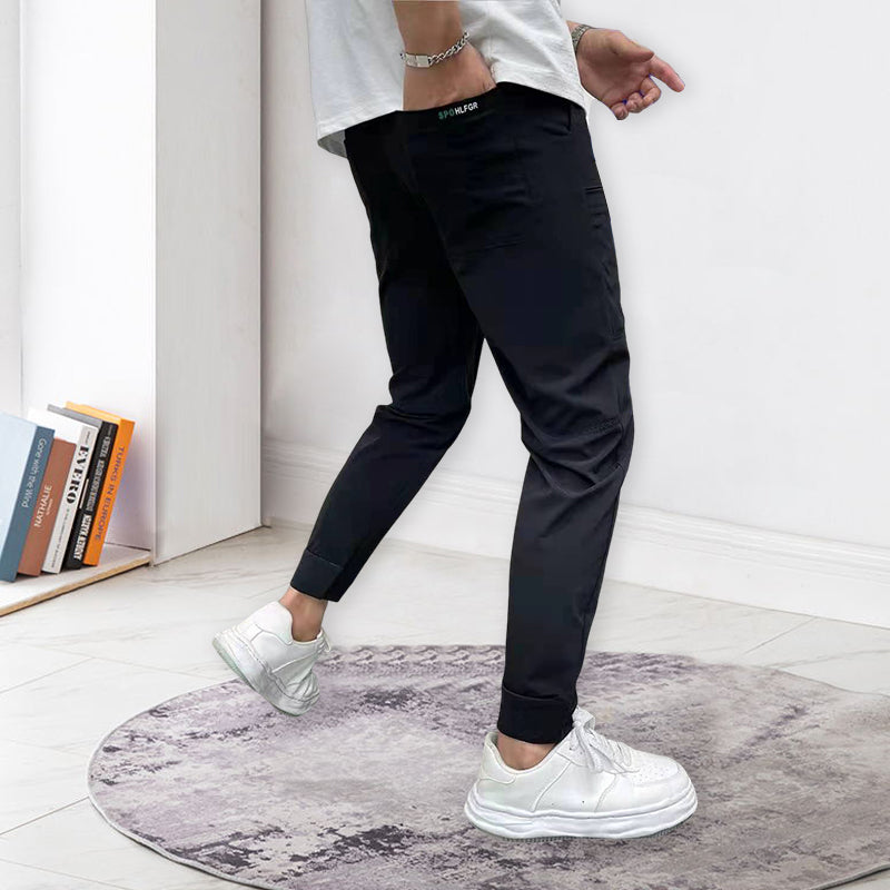 "Herr Cargo-byxor i högstretch, framifrån, gråa med flera fickor, perfekt för urban stil, komfort och vinterbruk."