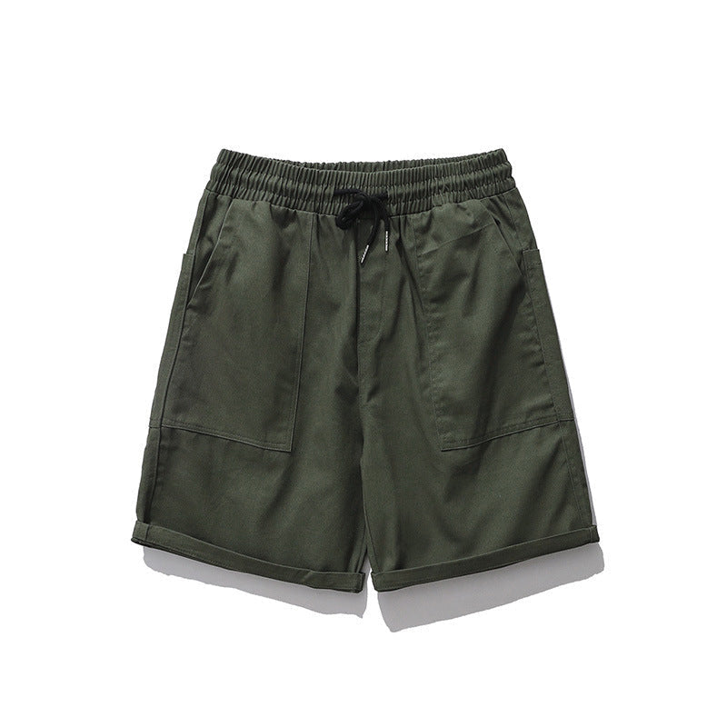 "Herr cargo shorts i lätt bomull, framifrån, med praktiska fickor, idealiska för sommaren i grön, khaki eller svart."