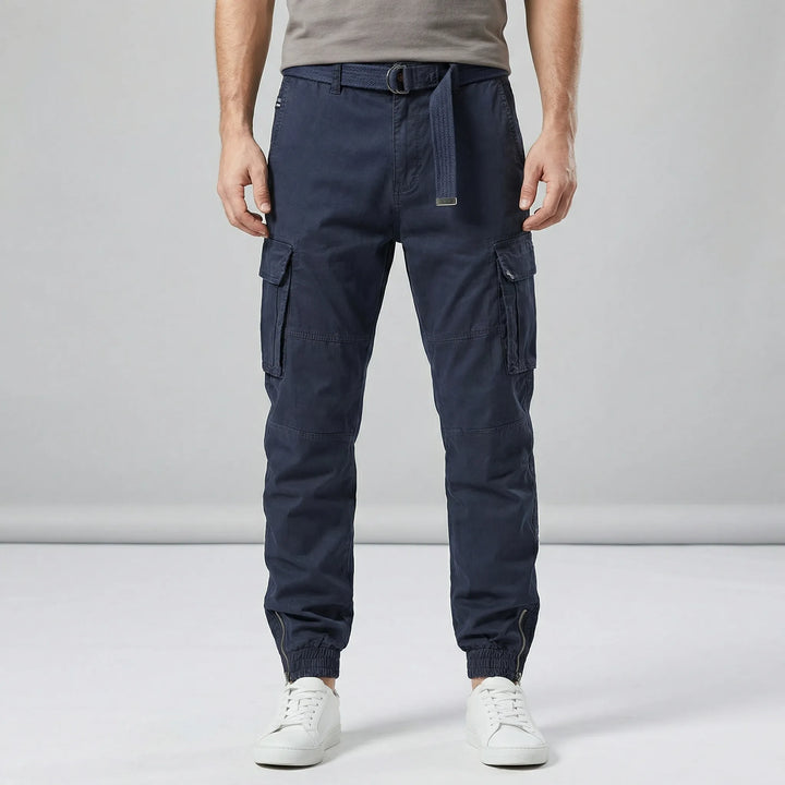 Casual herrbyxor "James" i smal cargomodell. Idealiska fritidsbyxor med fickor för en avslappnad men stilren look.