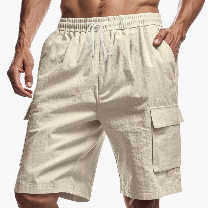 Bekväma cargoshorts för herr med justerbar dragsko, idealiska för en avslappnad sommarlook.