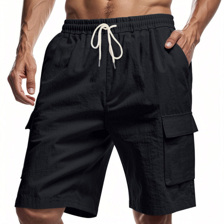 Mångsidiga herrshorts med flera rymliga fickor och dragsko, utmärkta sommar- och fritidsshorts.