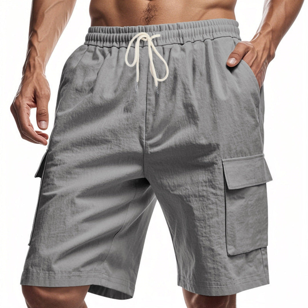 Stiliga fritidsshorts för herr, cargomodell med dragsko och fickor, perfekta för vardagsbruk.