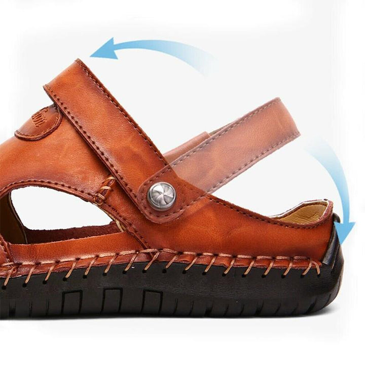 "Herr casual lädersandaler med rund tå, lättviktiga och bruna. Perfekt för sommar, strand och stadspromenader."