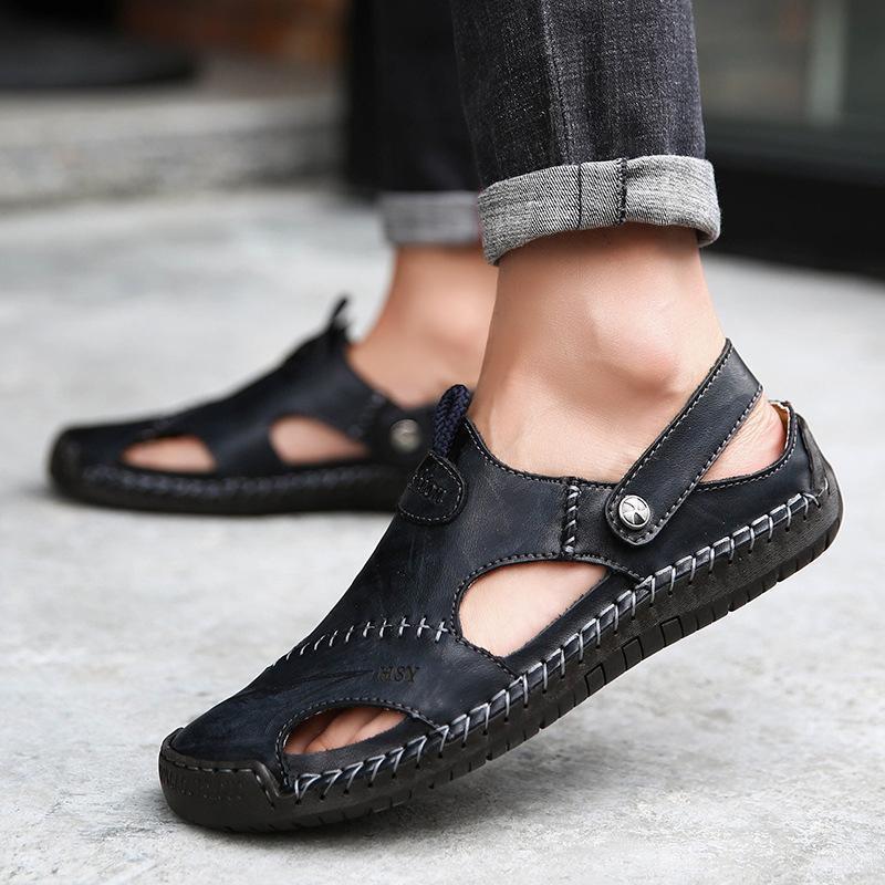 "Herr casual lädersandaler med rund tå, lättviktiga och bruna. Perfekt för sommar, strand och stadspromenader."