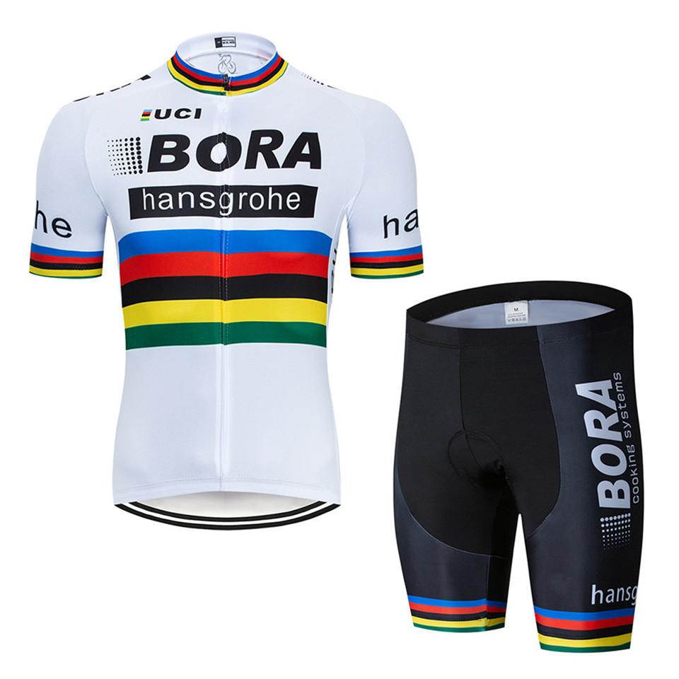 "Herr cykelset med kortärmad tröja och shorts i mesh och Lycra, andas och snabbtorkar, perfekt för cykeläventyr."