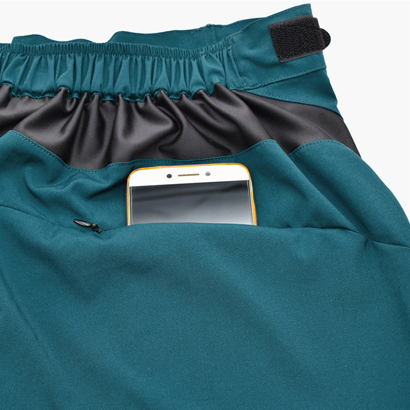 "Herr cykelshorts med reflekterande detaljer, vadderad gren, snabbtorkande material för bekvämlighet vid cykling."