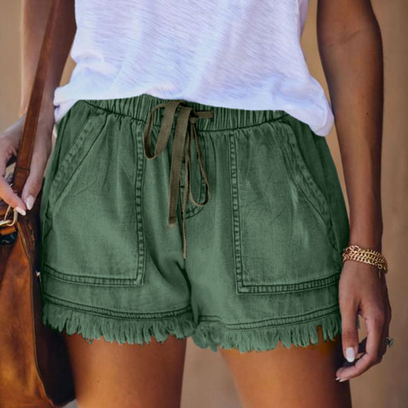 Herr denimshorts med elastisk hög midja, dragsko och klassiska fickor. Passar för både avslappnade och aktiva dagar.