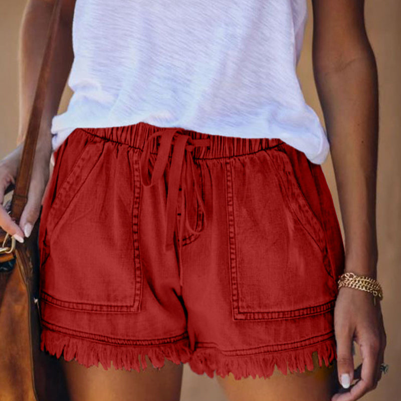 Herr denimshorts med elastisk hög midja, dragsko och klassiska fickor. Passar för både avslappnade och aktiva dagar.