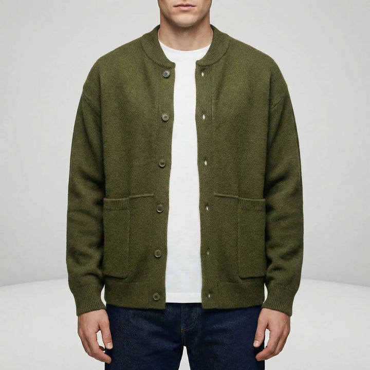 Elegant stickad herrkofta med frontknappar. En snygg och varm cardigan som lyfter din vardagsstil.