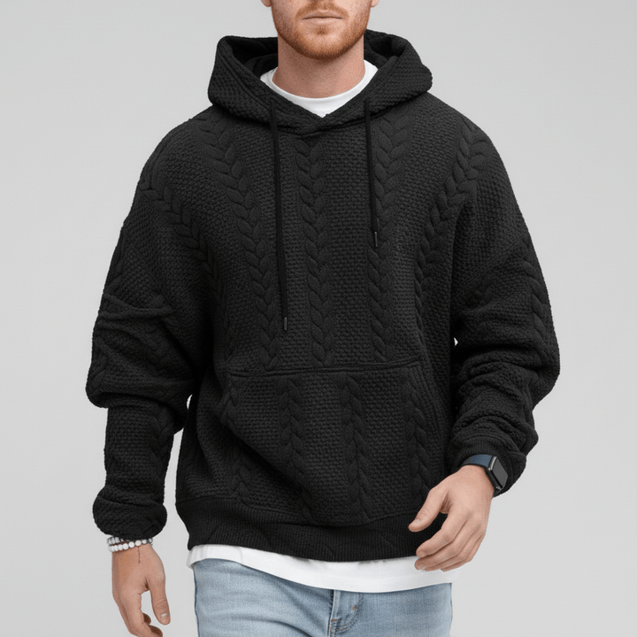 Exklusiv herrkläder: Logan flätstickad huvtröja. Bekväm och modern pullover för män.