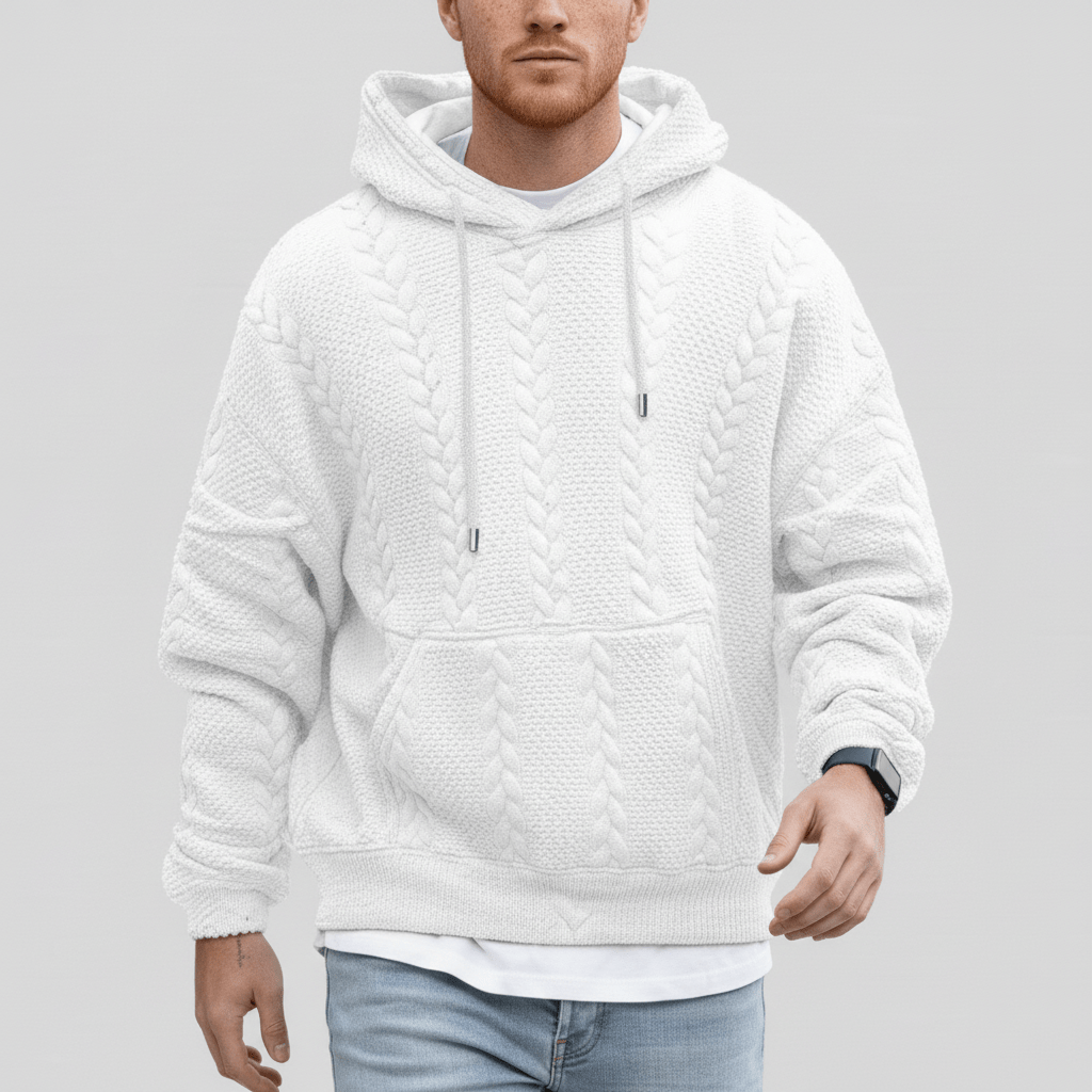 Höstklar herr huvtröja Logan. Mjukt flätstickad pullover som håller dig varm och bekväm.