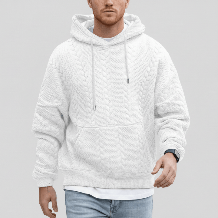 Höstklar herr huvtröja Logan. Mjukt flätstickad pullover som håller dig varm och bekväm.