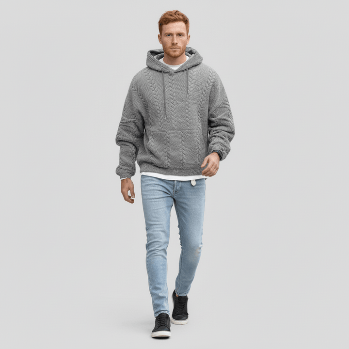 Bekväm herr Logan flätstickad huvtröja i mjuk stickning, perfekt för avslappnad stil.