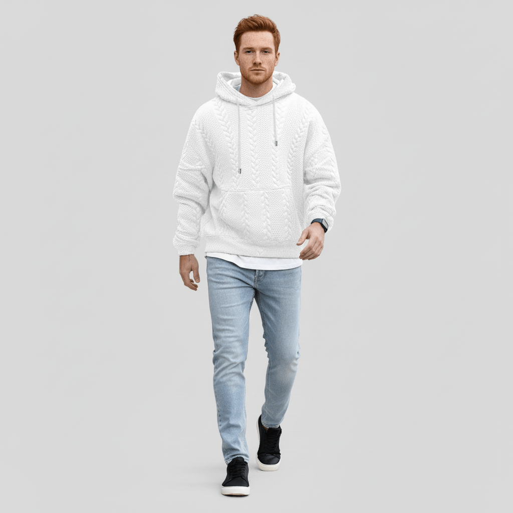 Klassisk herr pullover huvtröja Logan. Flätstickad design ger en tidlös stil.