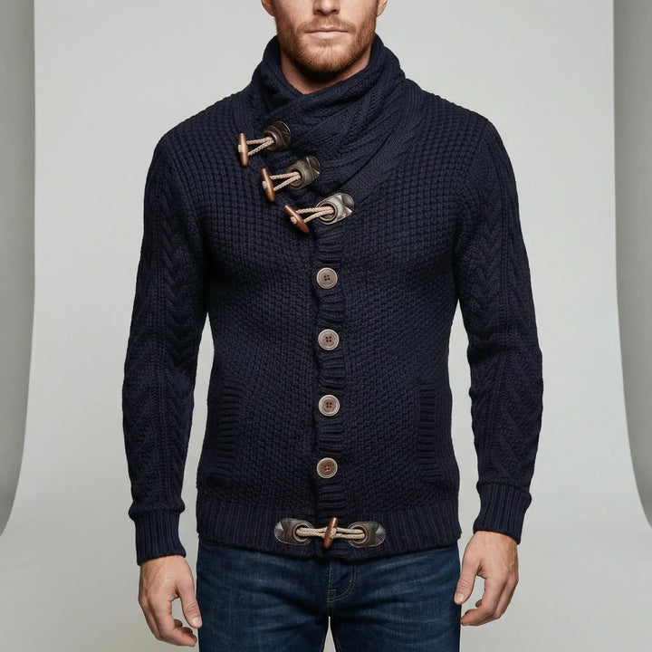 Herr grovstickad cardigan Nicholas i avslappnad stil. Varm stickad tröja med krage och fickor för vintermode.