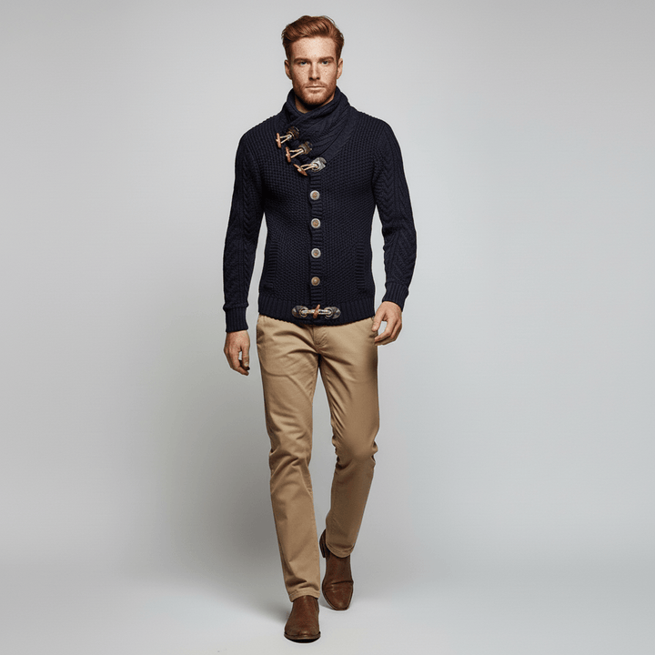 Herr cardigan grovstickad i svart, med elegant krage, för en sofistikerad look.