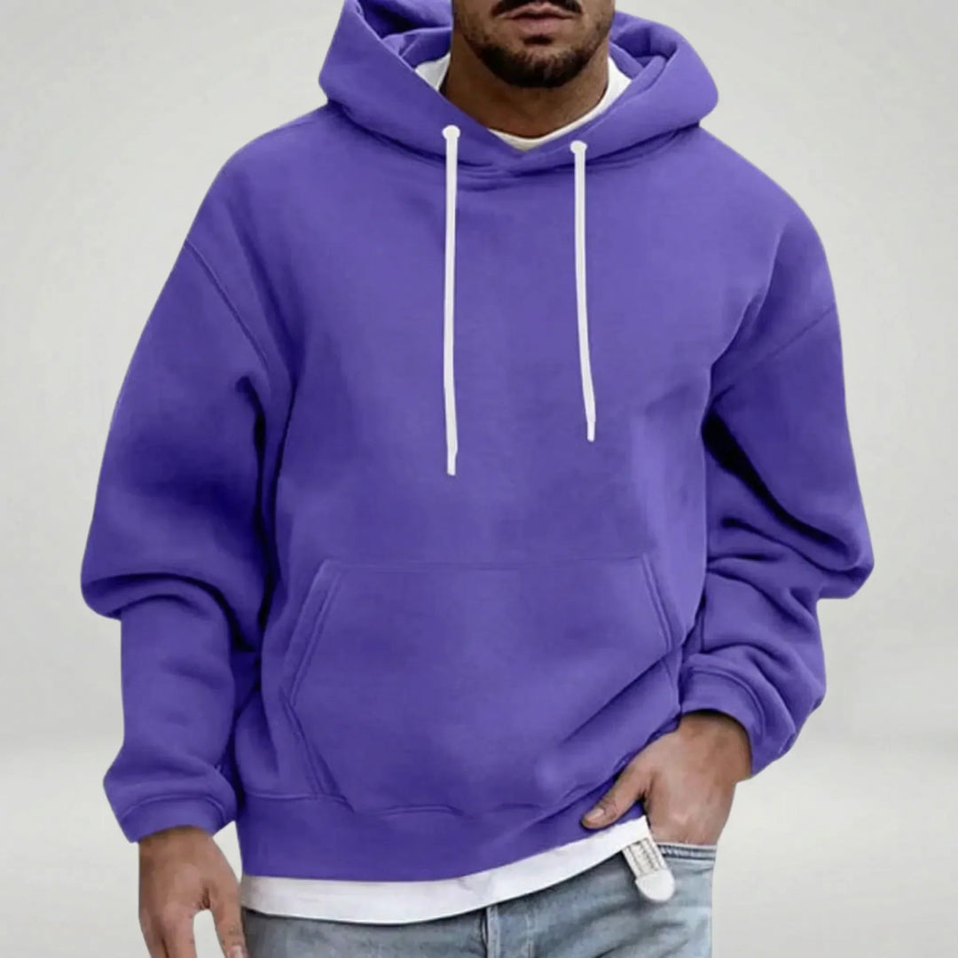 Herr huvtröja i ledig stil, perfekt för avkoppling. En klassisk pullover med justerbar huva och fickor.