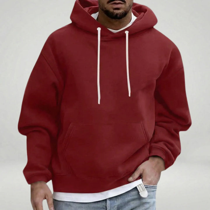 Stilfull herr huvtröja med ledig passform. Mjuk och bekväm pullover, idealisk för avslappnade dagar.