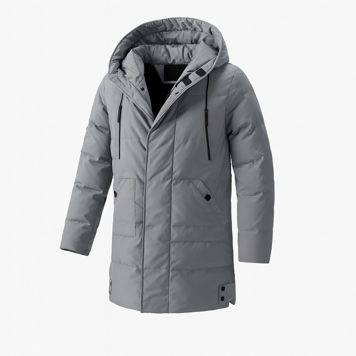 Modern herrparkas med huva i aktion. Snygg isolerad jacka för vinter och utomhus i kallt väder.