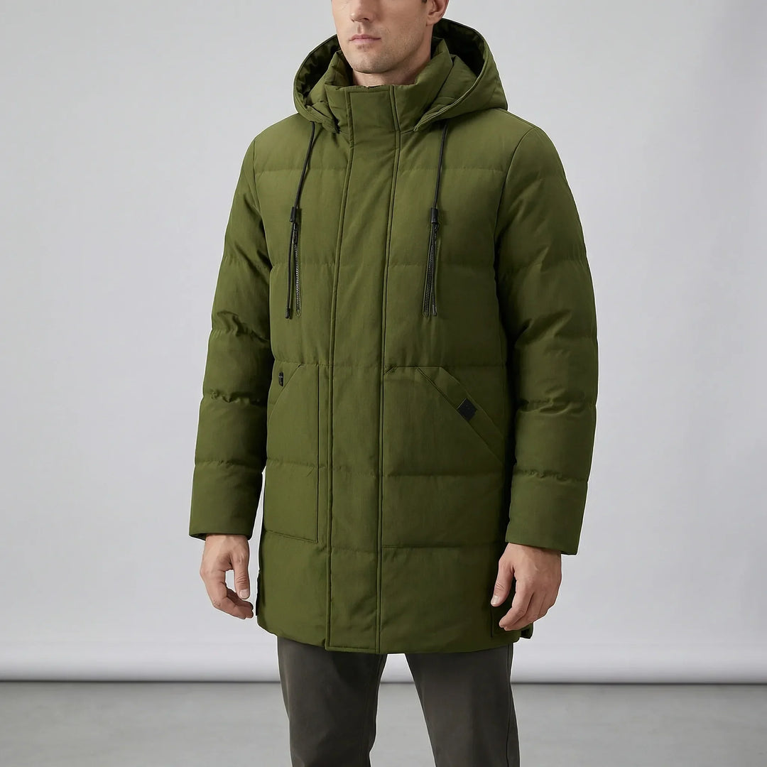 Mörkblå isolerad herrparkas med huva. En varm vinterjacka för herrkläder, perfekt för kalla klimat.