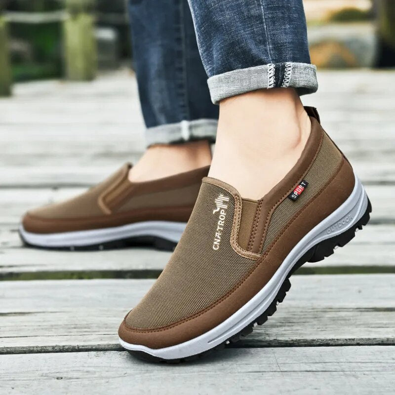 Bekväma herr slip-on sneakers "John" med fotstöd, idealiska för promenader året runt.