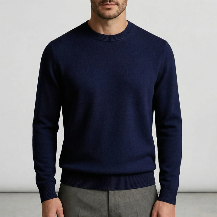 Herrtröja Marcus, rundhalsad och stickad. Ett bekvämt och elegant plagg för en tidlös look.