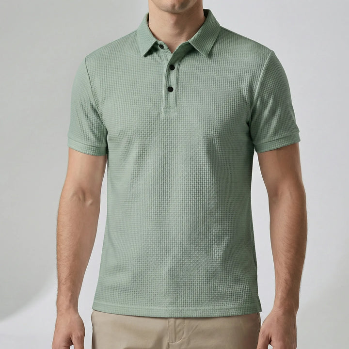 Kortärmad pikétröja för herrar, en bekväm och modern del av business casual-garderoben.