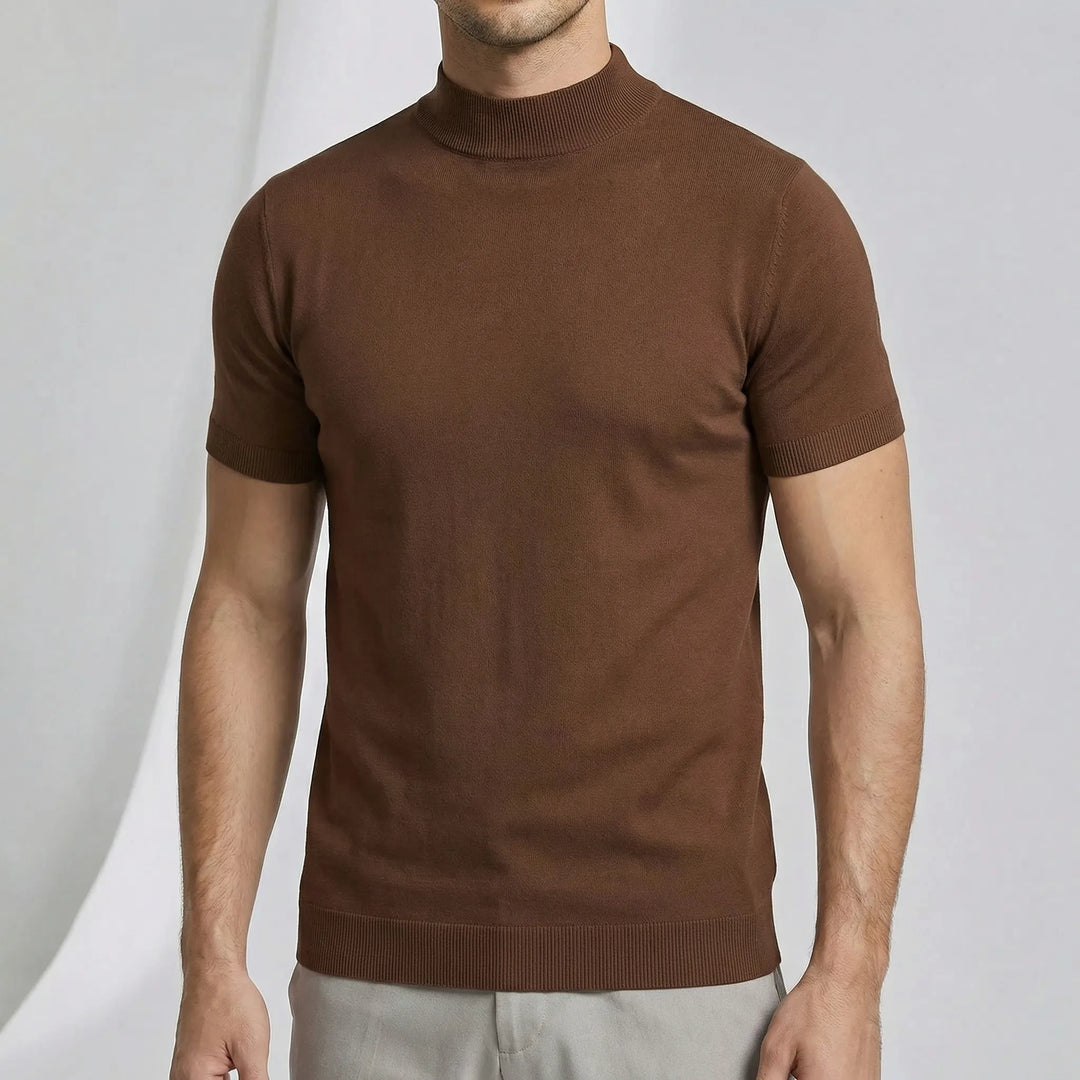Modern kortärmad polotröja Liam för herr. Ett stilrent val som kombinerar komfort och skarp design.