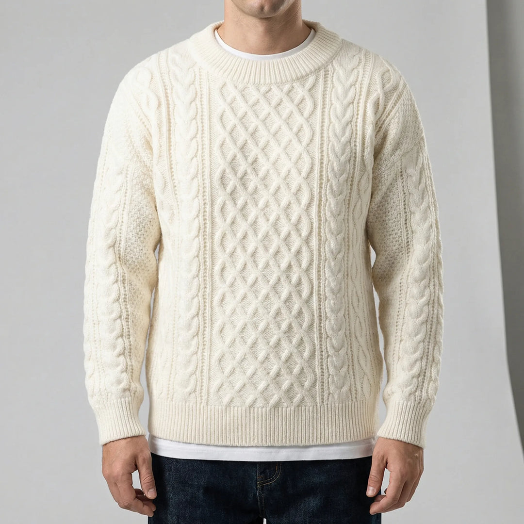 Varm & skön kabelstickad vintertröja för män, perfekt för höstmode och lager på lager.