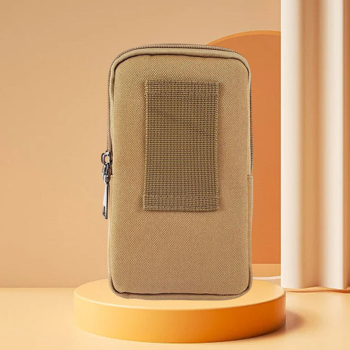 "Herr mobiltelefonsportväska i nylon, kompakt design, svart färg, med dragkedja och bältfäste för sportiga äventyr."