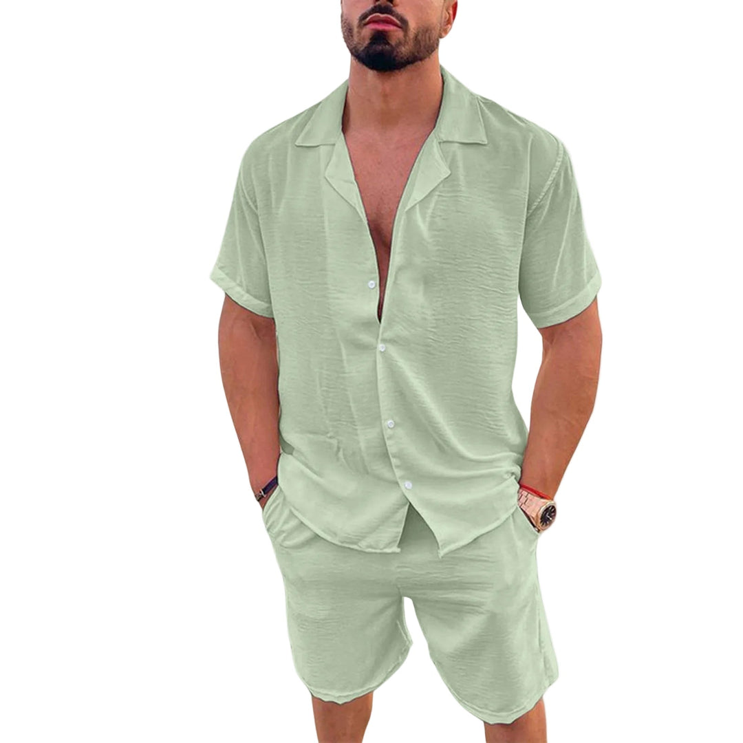 Herr resortset med kortärmad skjorta och shorts, perfekt för sommar och strand.
