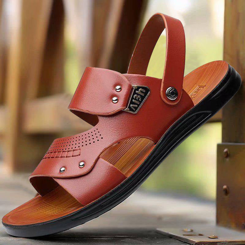 "Herr sandaler i konstläder med mjuk sula, elegant design, ryggband omvandlas till tofflor. Färger: svart, brun, khaki."