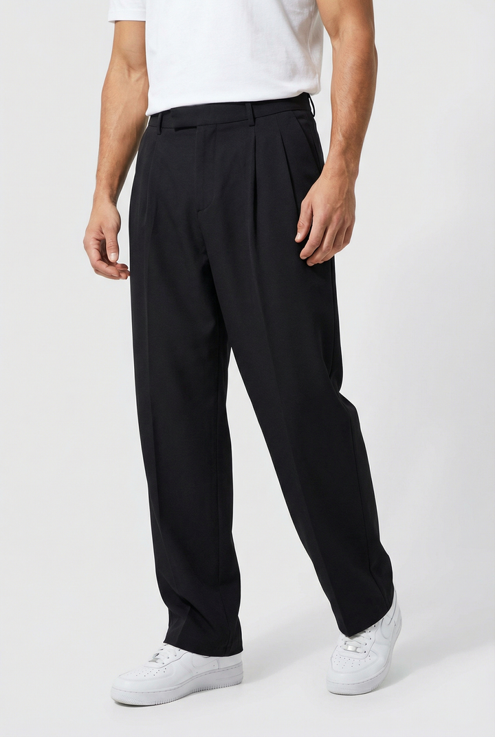 Klassiska vita herrbyxor, skräddade för en stilren och sofistikerad look. Idealiska för evenemang.