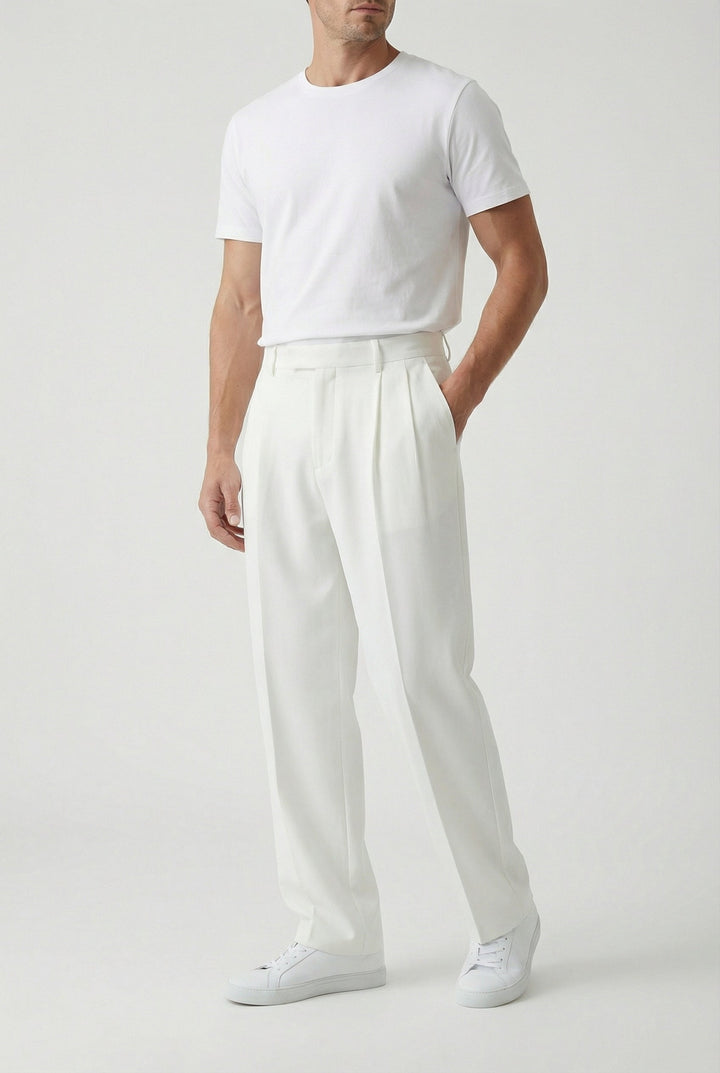 Närbild på tyget av skräddade herrbyxor, mjukt och följsamt. Komfortabla för kontoret och smart casual.