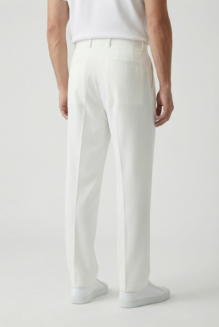 Stilrena kostymbyxor för herr i tidlös design. Perfekta för kontoret, evenemang eller en smart casual outfit.