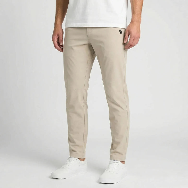 Smala Ashton herrbyxor, slim fit med raka ben. Ankellånga kontorsbyxor för en modern och elegant stil.