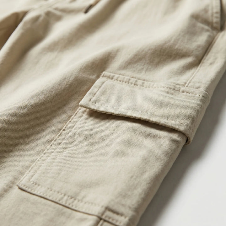 Beige slim fit cargojoggers för herr, med avsmalnande ben, elastisk midja och funktionella sidofickor.