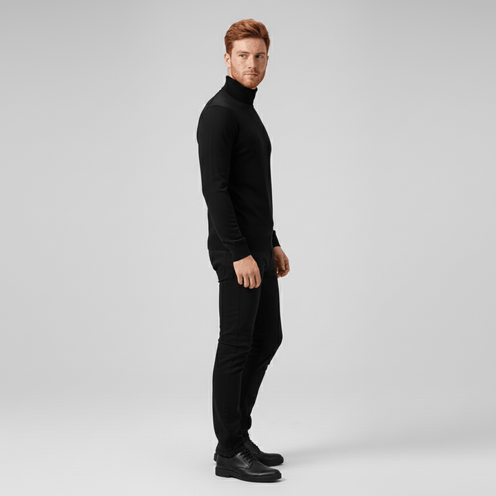 Herrkläder: Slim fit polotröja som basplagg, värmande och stilren för alla säsonger.